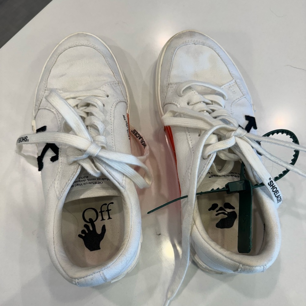 Off-White Women’s Low Canvas Sneakers - Picture 2 of 3